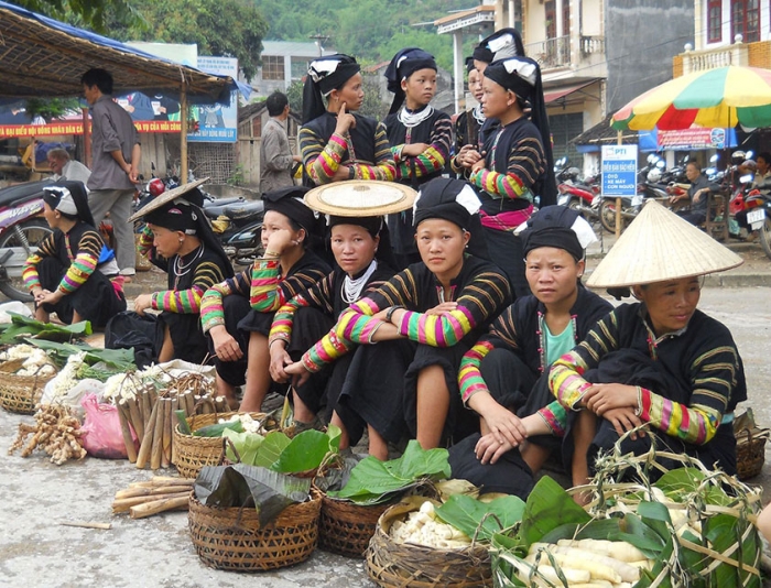 Visiting and Discovery Hieu Village in Pu Luong one-day tours